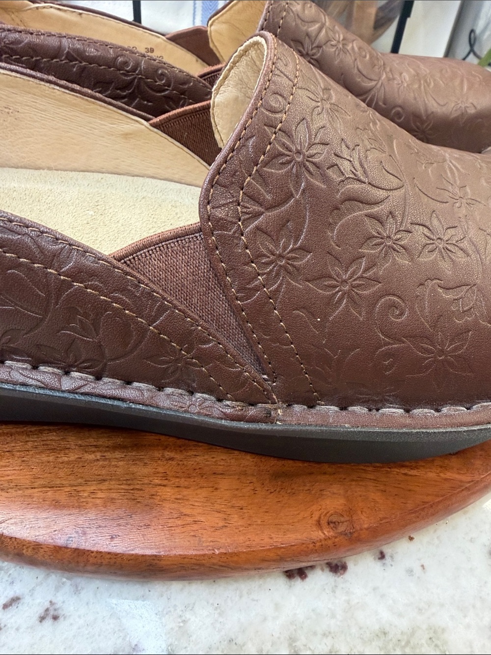 Allegria Cocobloom Brown Embossed Leather clog - Picture 10 of 11